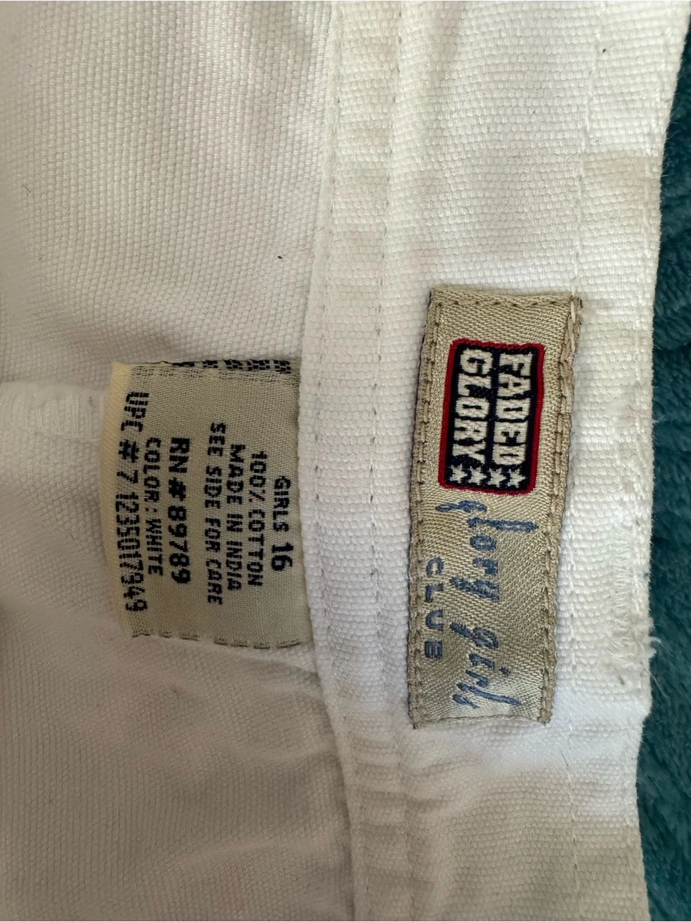 White Button-Front skirt with pockets